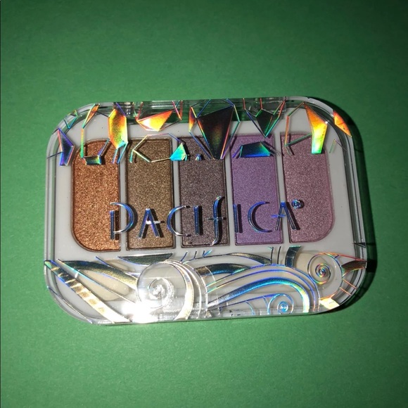 Makeup Bundle - Picture 2 of 3